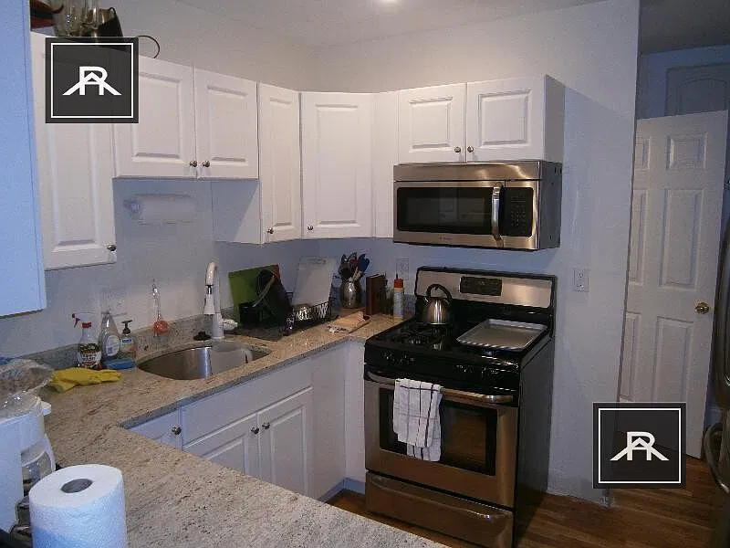 4 bed, 2.0 bath, 1025 sqft, $6,800 — Photo 4