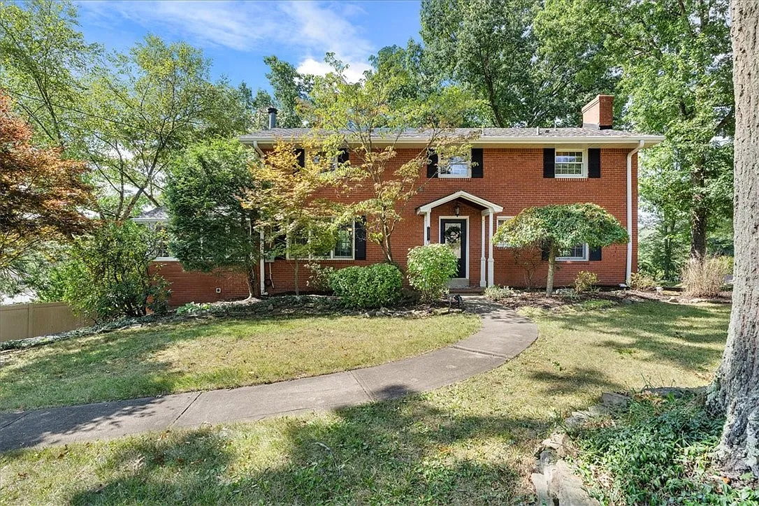 111 W Edgewood Dr photo 1