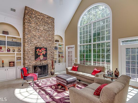 4th image of 8264 Greenview Dr