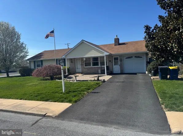 345 W Cedar St, New Holland, PA 17557