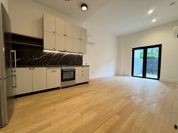 3rd image of 260 Gold St APT 112