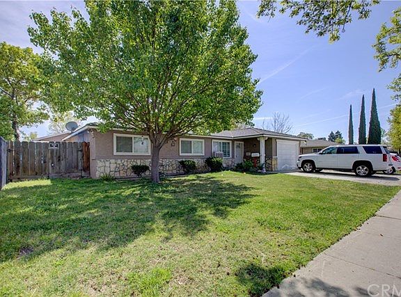 3rd image of 3228 Sacramento Dr