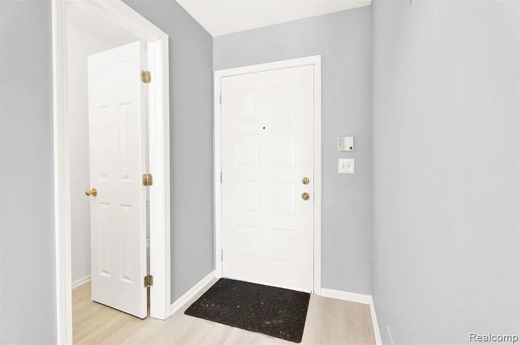2 bed, 2.5 bath, 1780 sqft, $1,900 — Photo 4