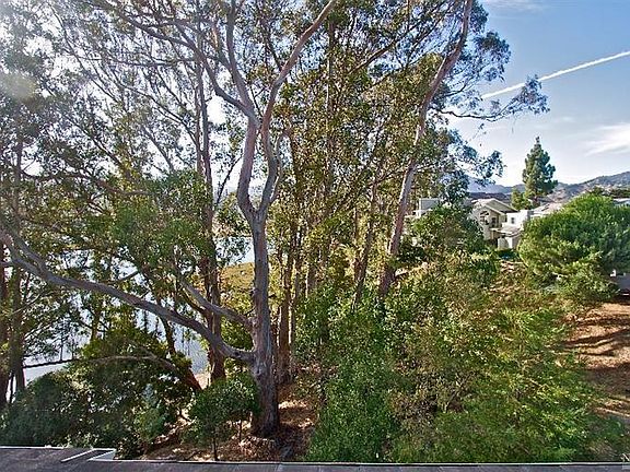 4th image of 65 Eucalyptus Knoll St
