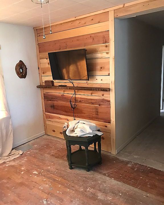 1st image of 303 N Lincoln St