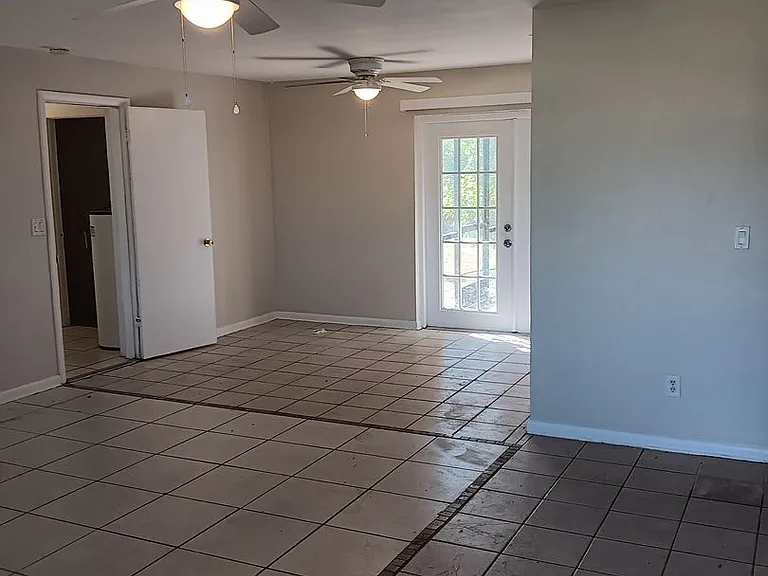 312 NE 11th Pl — Photo 2