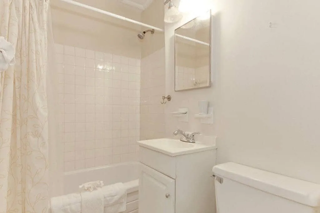 Studio, 350 sqft, $2,700 — Photo 4