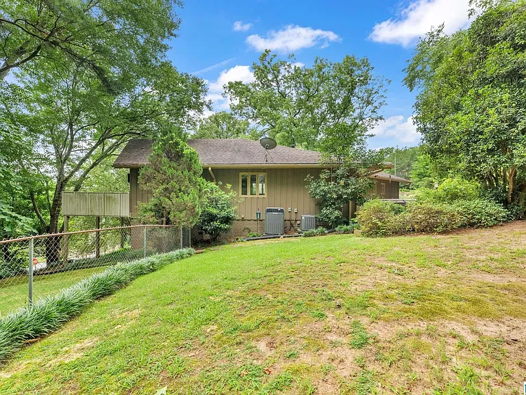373 Laredo Dr — Photo 42