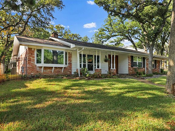 2nd image of 2706 Oak Cliff Ln