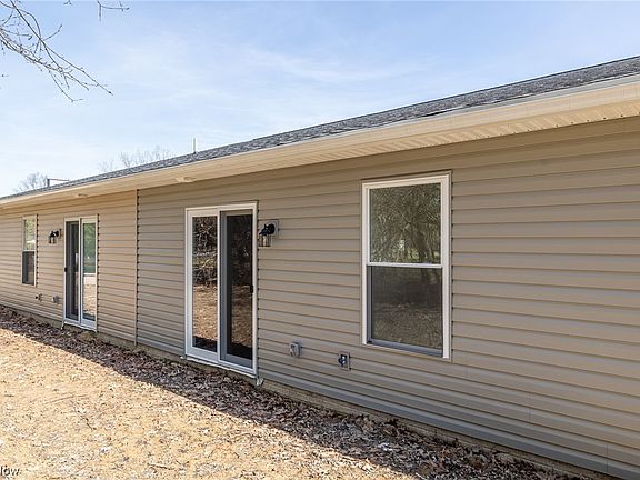3rd image of 604 Belle Ct #2A