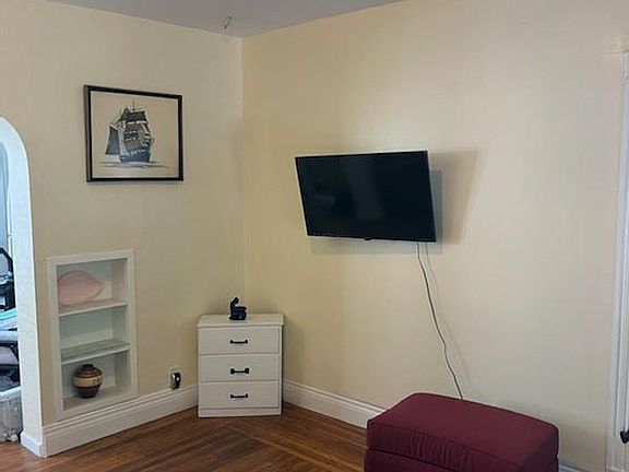 3rd image of 26 Livingston St