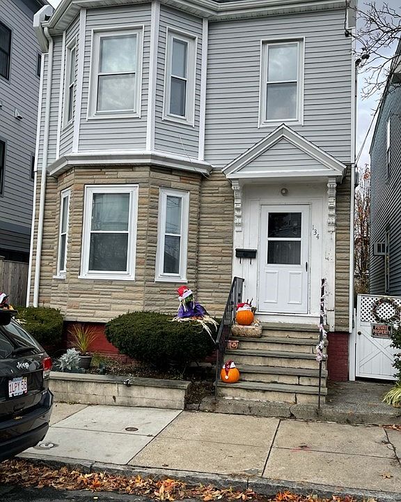 2nd image of 134 Coleridge St