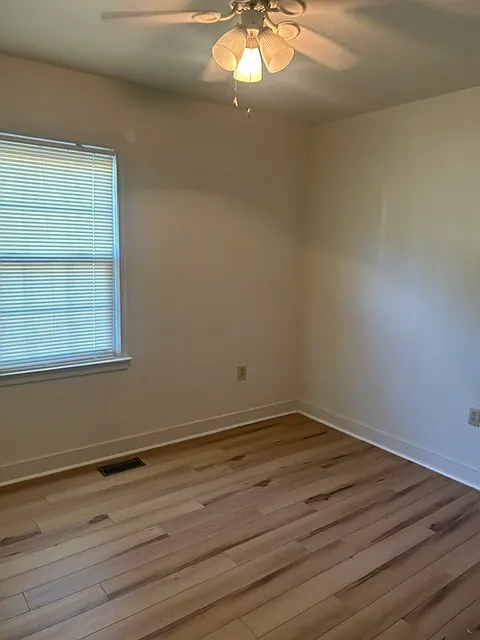 3 bed, 1.5 bath, 1392 sqft, $2,150 — Photo 4