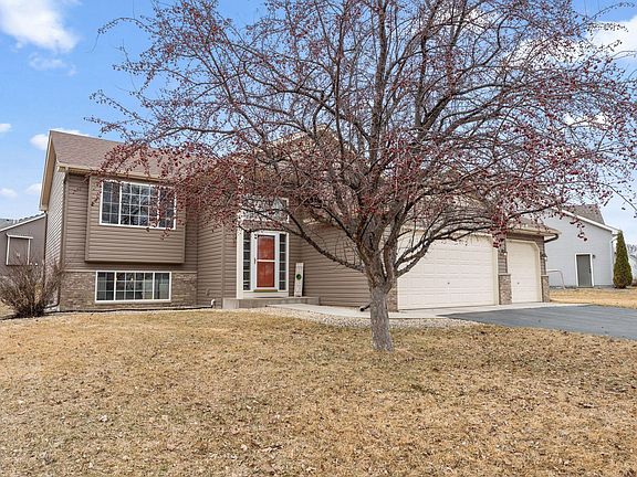 2nd image of 810 Kadler Ave NE