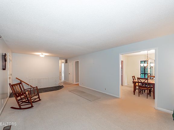 4th image of 1105 Delray Rd