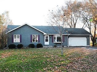1998 Rosemary Cir, Sandwich, IL 60548