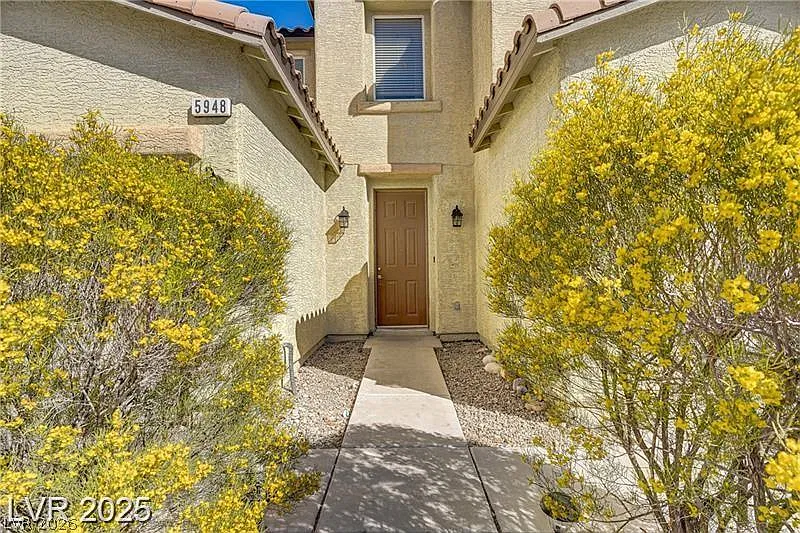 3 bed, 2.5 bath, 1387 sqft, $1,900 — Photo 4