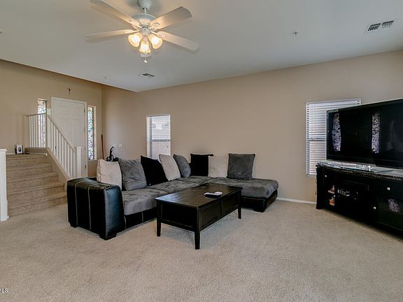 5th image of 926 E Harrison Dr