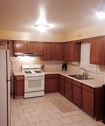 3rd image of 9656 River St