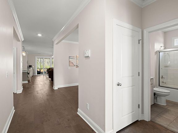 5th image of 228 Shortmarsh St