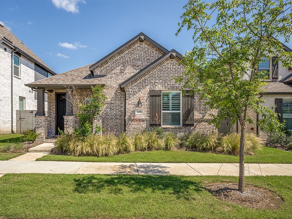 1st image of 608 Plaza Ln