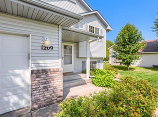 1209 Roberts Rd, Buffalo, MN 55313