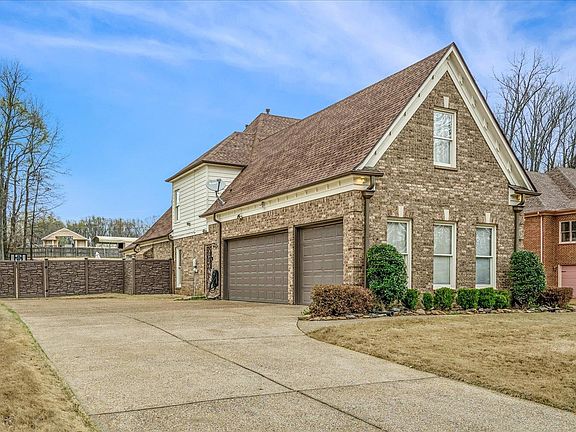 4th image of 258 Nicolet Dr