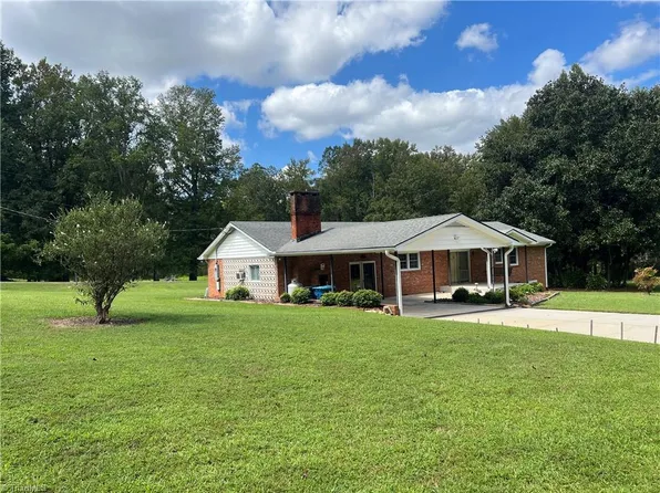 5835 Cheshire Dr, Pleasant Garden, NC 27313