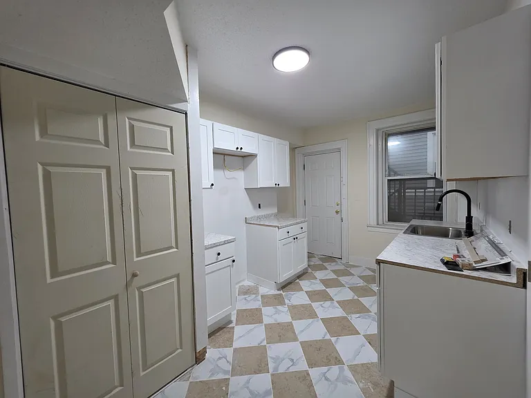 295 Norton St #8B — Photo 2