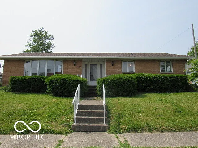 1333 S B St photo 1