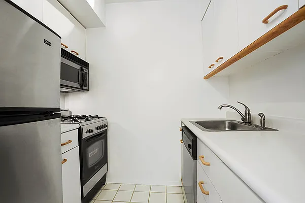 Rented by NY Best Homes Realty | media 26