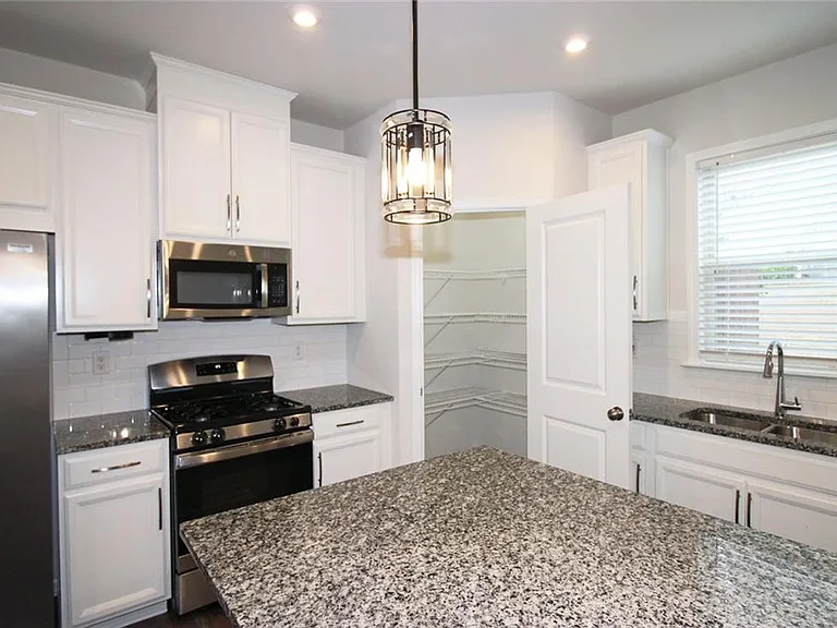 1640 Coasta Way — Photo 10