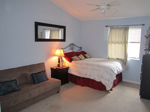 Master bedroom, incl. bed, sofa bed, and walk in custom clos