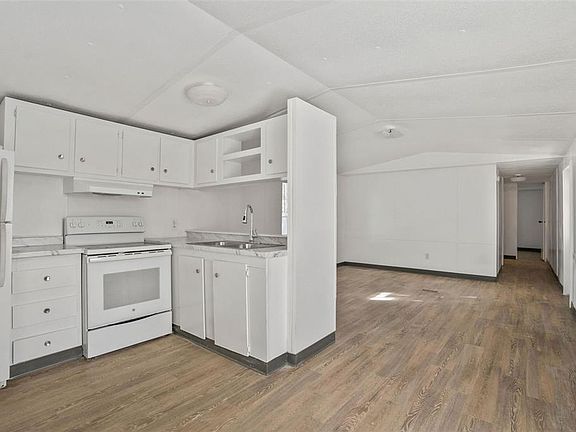 4th image of 9342 Labelle St