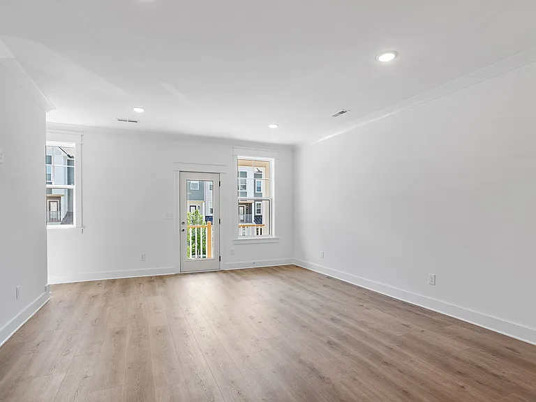 2036 Maple View Ln — Photo 14