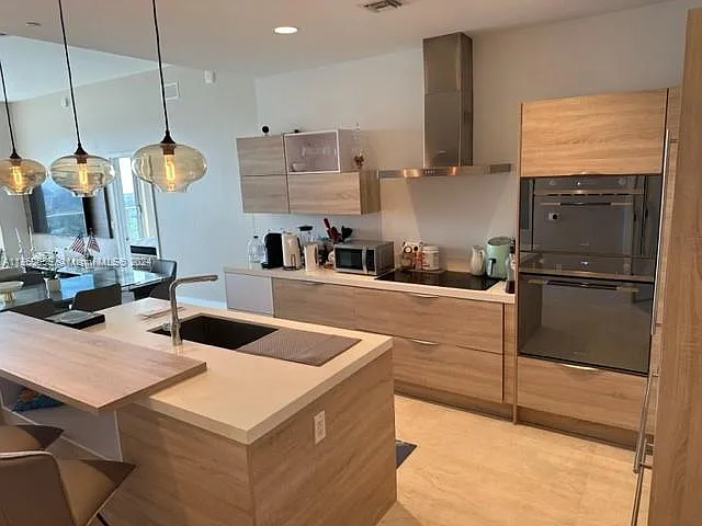 16385 Biscayne Blvd #7 — Photo 17