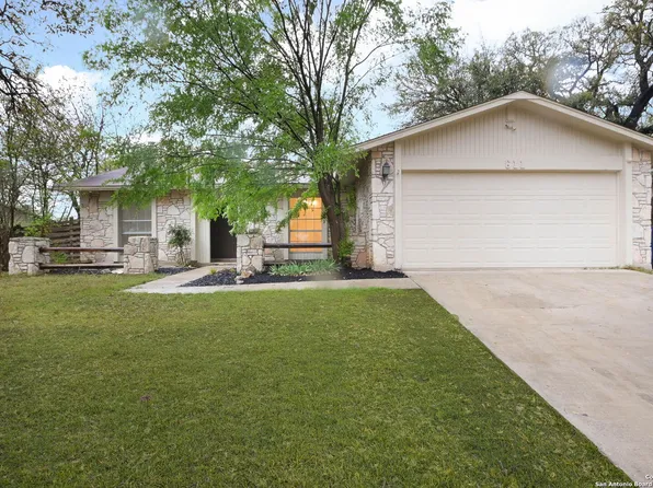 8611 Tanbark Dr, San Antonio, TX 78240