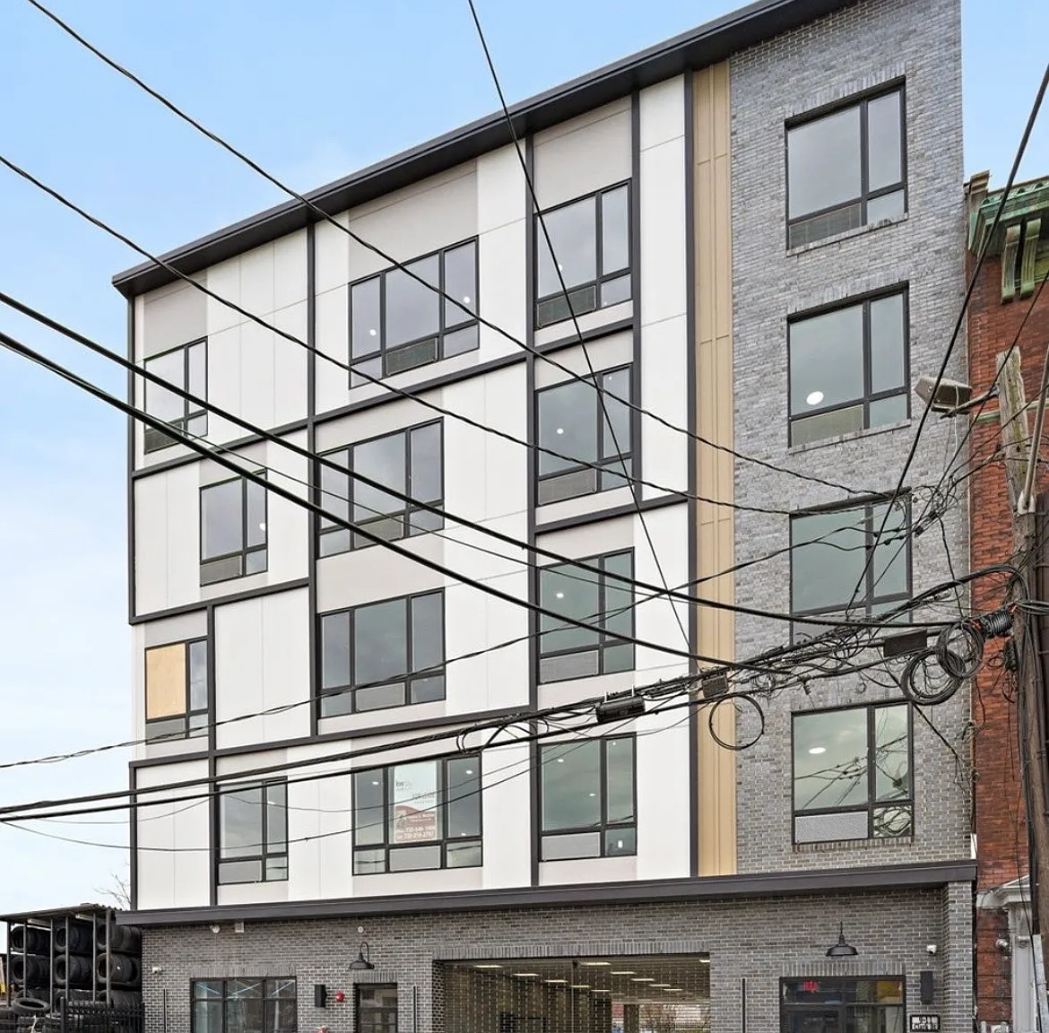 Clark street apartments — Photo 1