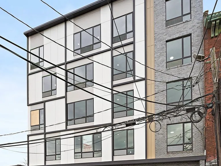 Clark street apartments — Photo 1