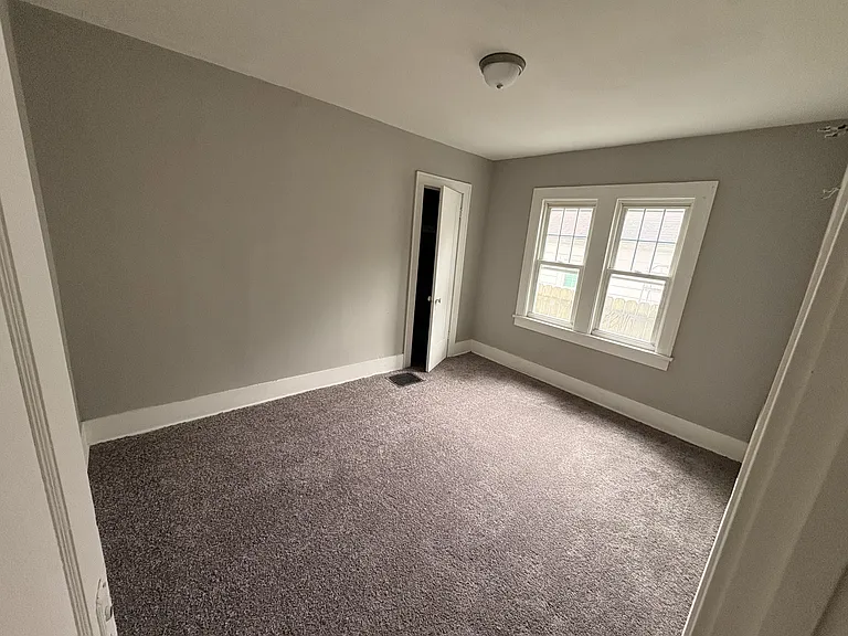 825 W Division St — Photo 13
