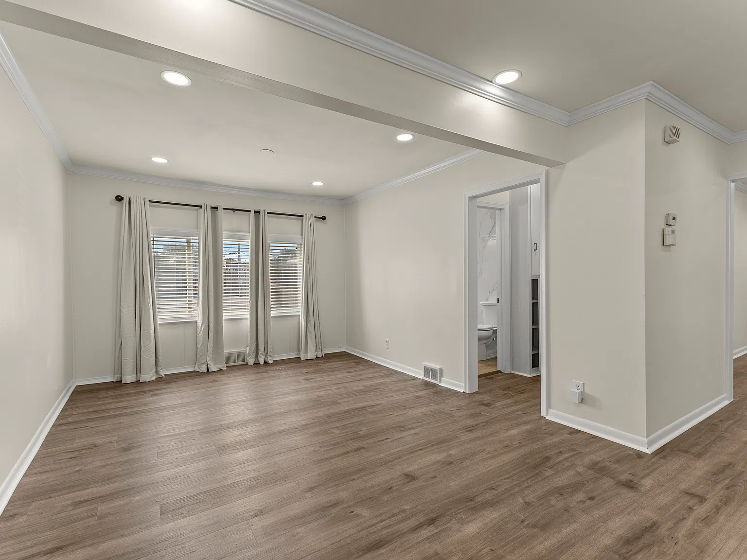 2 bed, 1200 sqft, $2,000 — Photo 4