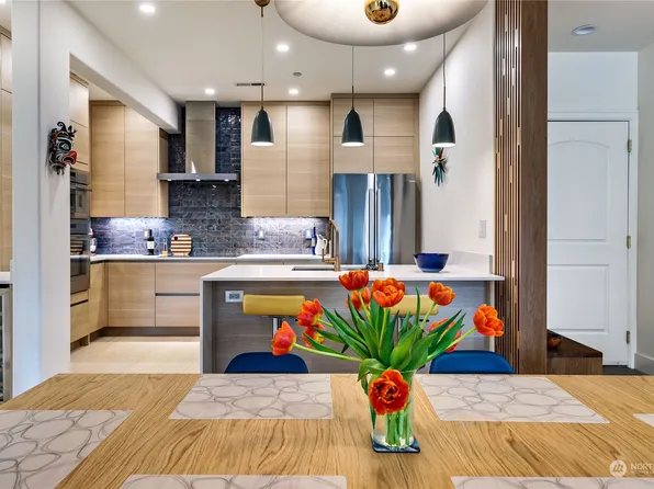 360 Knechtel Way NE #207, Bainbridge Island, WA 98110