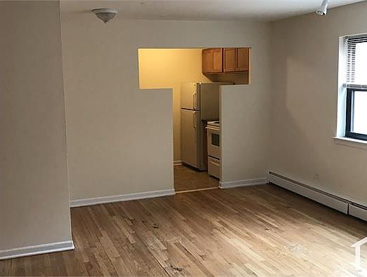 3rd image of 6000 N Kenmore Ave APT 102