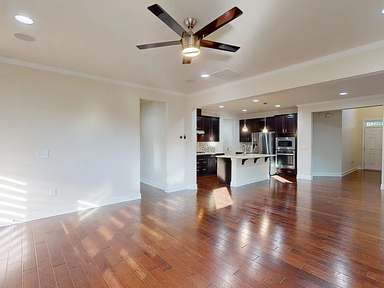 248 Begen St — Photo 11