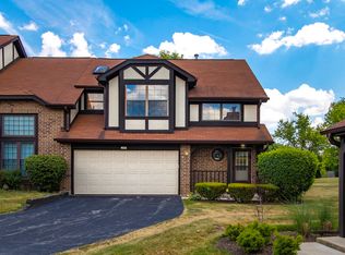 240 Oak Knoll Ln #240, Bloomingdale, IL