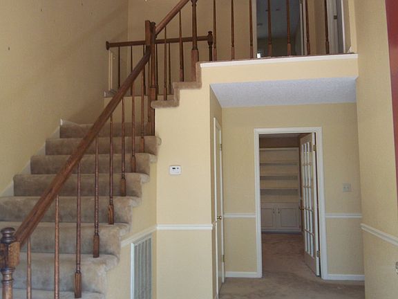 5th image of 920 Dianne Dr