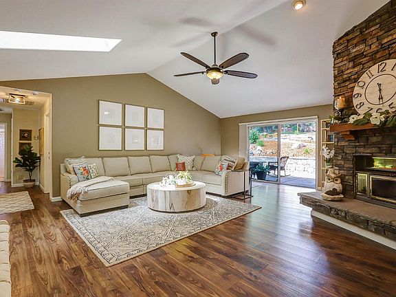 5th image of 12420 Torrey Pines Dr