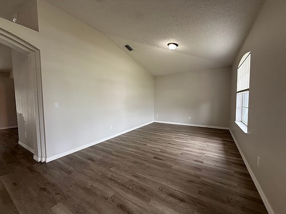 2nd image of 548 SW Undallo Rd