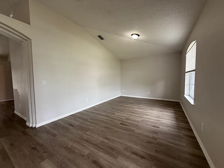 548 SW Undallo Rd — Photo 2