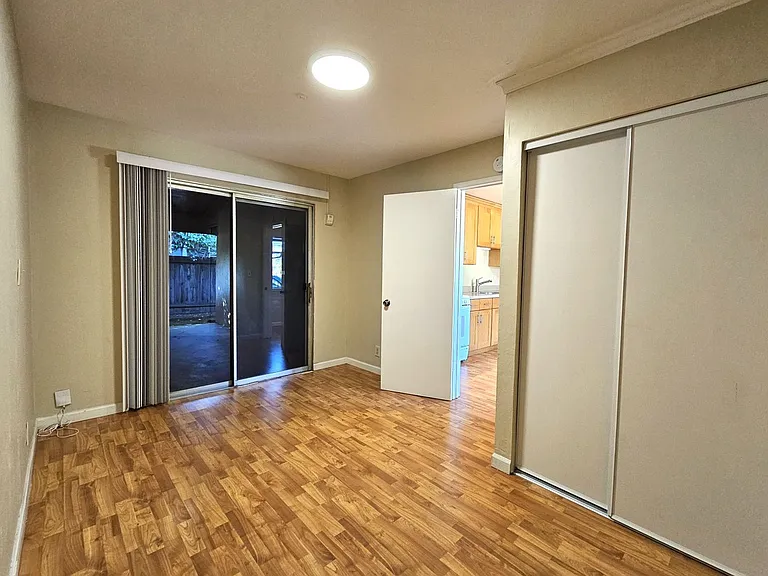 487 N Rengstorff Ave #A — Photo 15